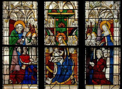 Fenster E3 mit der thronenden Jungfrau und dem Kind: auch die Stifter mit ihren Schutzheiligen (St. Peter und St. Barbara) von French School