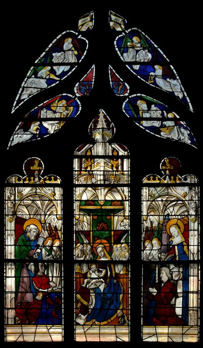 Fenster E3 mit der thronenden Jungfrau und dem Kind: auch die Stifter mit ihren Schutzheiligen (St. Peter und St. Barbara) von French School