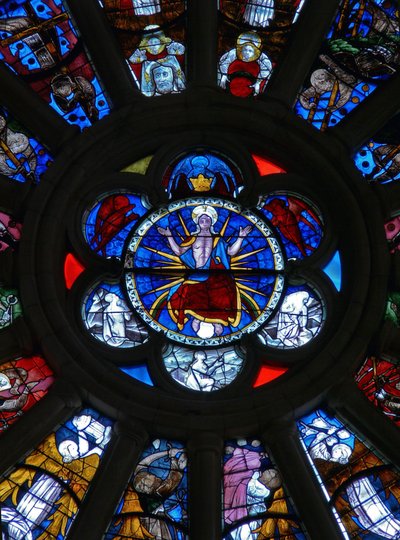 Fenster, das Christus mit drei Engeln und drei Seelen darstellt von French School