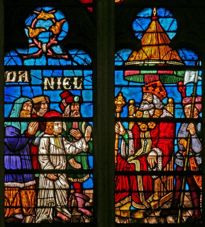 Fenster w136, Szenen aus der Geschichte von Daniel: vor Nebukadnezar von French School