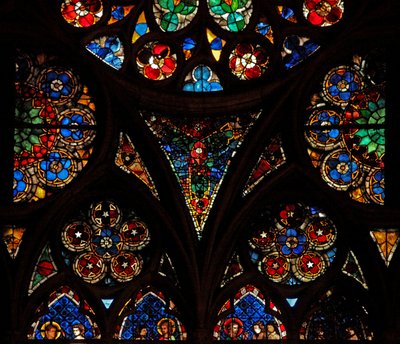 Fenster w17, die Maßwerklichter mit geometrischem und dekorativem Glas darstellend von French School