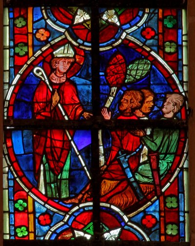 Fenster w209 zeigt eine Szene aus einer Legende des Heiligen Nikolaus: er konfrontiert einige Diebe von French School