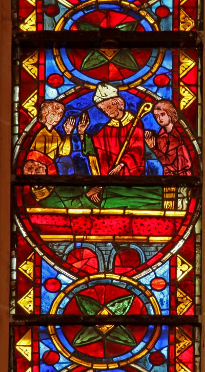 Fenster w213, Darstellung von Szenen aus dem Leben von St. Stephan und der Geschichte seiner Reliquien: er wird von Gamaliel und Nikodemus begraben von French School