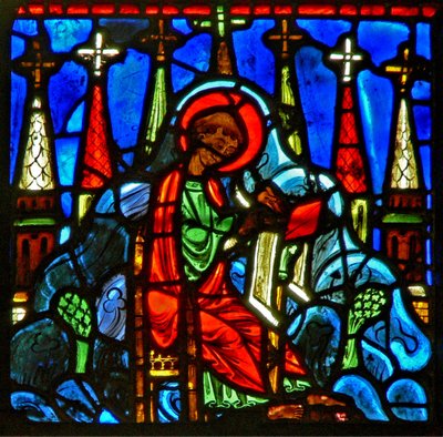 Fenster w29, Darstellung von St. Johannes auf Patmos, der an die sieben Kirchen Asiens schreibt von French School