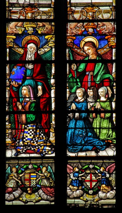 Fenster w2 zeigt St. Anna und St. Katharina von French School