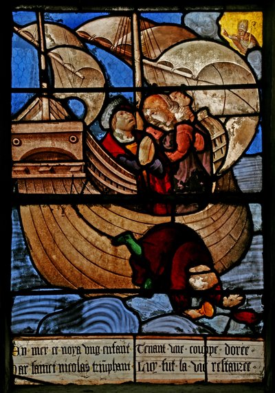 Fenster w3 mit einer Szene aus einer Legende von St. Nikolaus: das Wunder des Jungen und des Bechers: ein Junge fällt über Bord und verliert einen goldenen Becher von French School