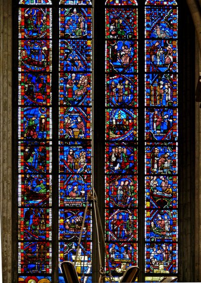 Fenster w51, Darstellung einer der Les Belles Verrieres mit Szenen aus dem Leben von St. Nikolaus, St. Katharina und St. Sever von French School