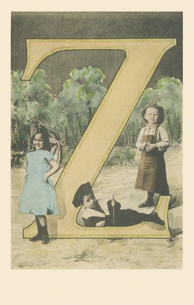 Z: Zwei Jungen, einer im Gärtneroutfit, ein Mädchen mit einem Regenschirm von French School