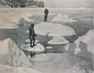 Campbell und Priestley treiben auf Pfannkucheneis, 1912, 1913 von G. Murray Levick