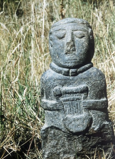 Gallische Stätte: Statuette mit Lyra, entdeckt 1988 in Saint Symphorien in Paule in den Côtes-d