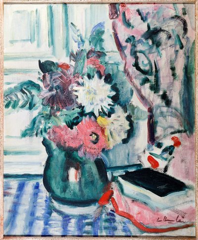 Gemischte Dahlien in einer grünen Vase, mit einem Buch auf einem karierten Tischtuch von George Leslie Hunter