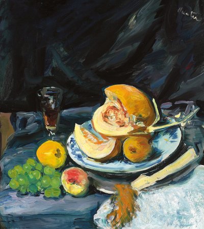 Stillleben mit geschnittener Melone, Glas und Fächer, ca. 1920 von George Leslie Hunter