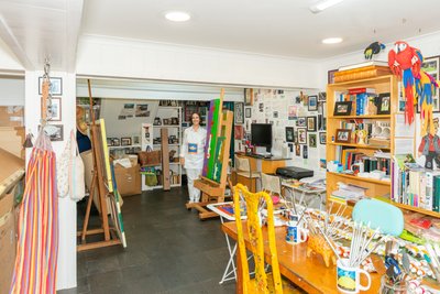 Cristina Rodriguez in ihrem Atelier von Bartolome Esteban and studio Murillo