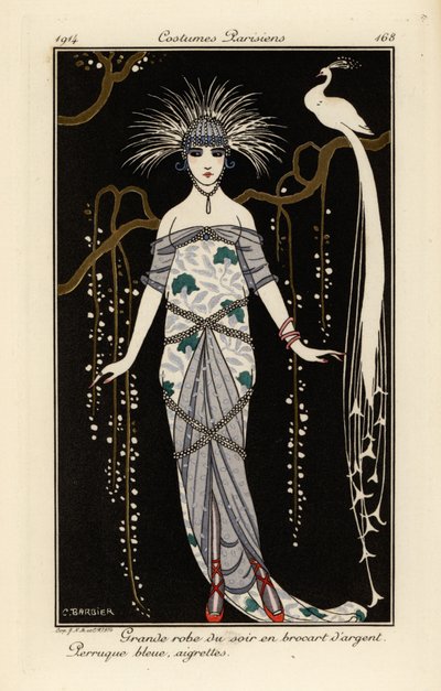 Großes Abendkleid in Silberbrokat, blaue Perücke und Federn von Georges Barbier