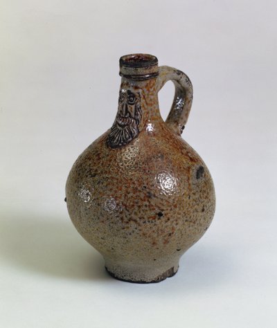 Bartmannkrug oder Bellarmine-Weinflasche mit einem aufgesetzten bärtigen Gesicht, Deutschland, ca. 1630-40 von German School