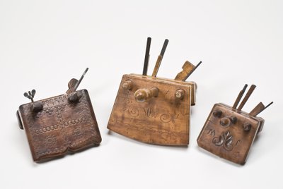 Fassmacher-Krozhobel, datiert 1735, 1842 und frühes bis mittleres 19. Jahrhundert von German School