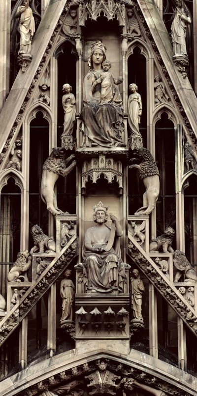 Detail der Jungfrau und des Kindes, vom Giebel über dem zentralen Portal an der Westfassade, begonnen 1277 von German School