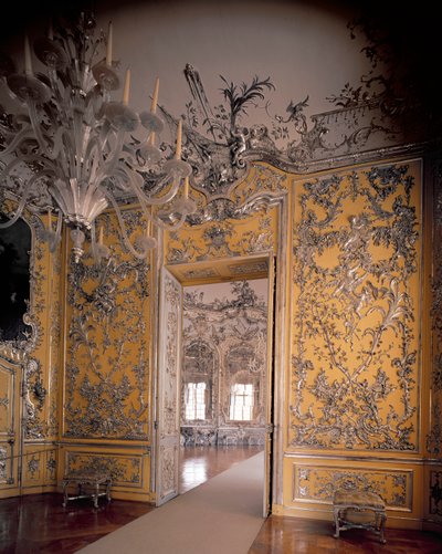 Der Ruheraum, der zum Spiegelsaal führt, entworfen von Francois Cuvillies (1695-1768), mit Stuckarbeiten von Johann Baptist Zimmermann (1680-1758), 1734-37 von German School