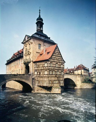 Ansicht des Alten Rathauses, ursprünglich erbaut 1453 und wiederaufgebaut von J.M. Kuchel in 1744-56 von German School
