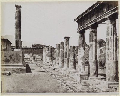 Tempel der Venus in Pompeji von Giorgio Sommer