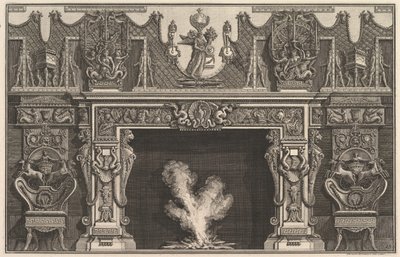 Vogel in einer Muschel in der Mitte des Sturzes, mit einem Fries von Trophäen, überragt von einem..., 1769 von Giovanni Battista Piranesi