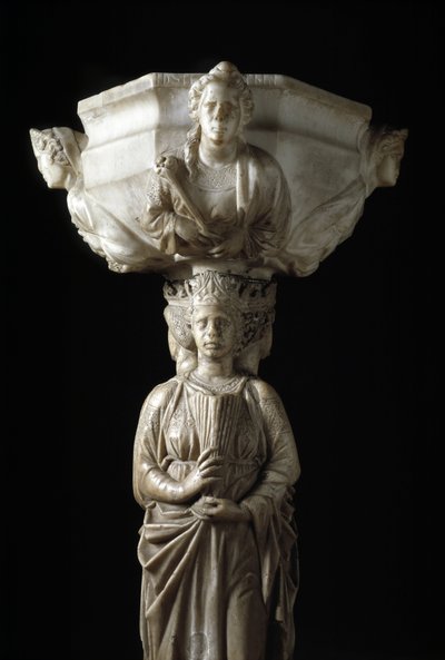 Weihwasserbecken mit den drei theologischen Tugenden und einer Schale mit den vier Kardinaltugenden von Giovanni Pisano