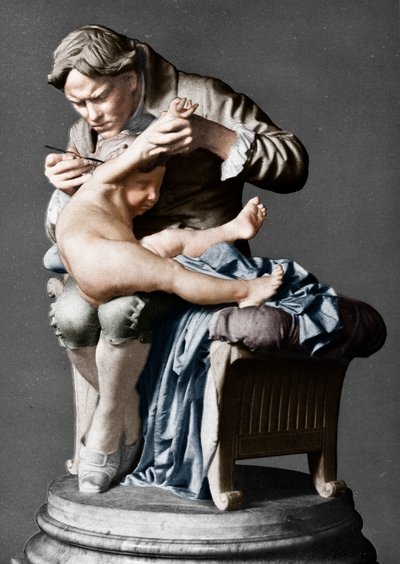 Edward Jenner, englischer Arzt, impft seinen Sohn, um 1796-1900 von Giulio Monteverde