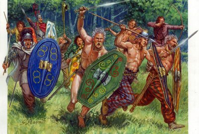 Antike: der Angriff der gallischen Krieger, links ein Krieger in Kettenhemd - Illustration von Giuseppe Rava von Giuseppe Rava