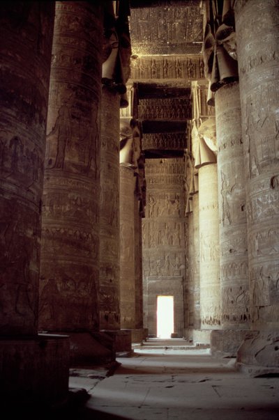 Hathor-Kopf-Säulen in der Hypostylhalle, ca. 125 v. Chr. - 60 n. Chr. von Greco Roman