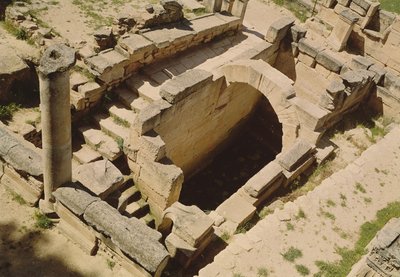 Luftaufnahme des Nymphäums, restauriert von den Römern um 20 v. Chr. von Greek