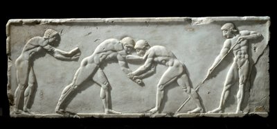 Griechische Kunst: Basis eines Kouros, das Ringer während eines Kampfes darstellt. Marmorrelief, 510-500 v. Chr. - Athen, Archäologisches Museum von Greek