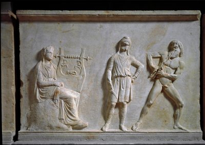 Griechische Kunst: Musikwettbewerb zwischen Apollo und Marsyas (spielend Aulos und Lyra). Flachrelief in Marmor geschnitzt, 320 v. Chr., Griechische Antike. Nationalmuseum für Archäologie, Athen (Griechenland) von Greek