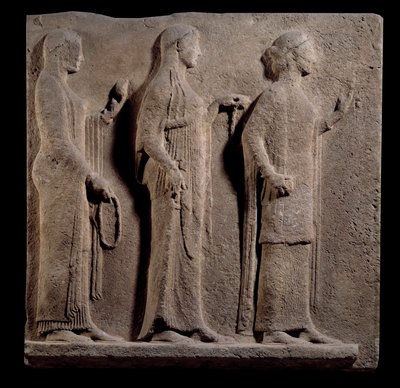 Griechische Kunst: Platte des Durchgangs der Theores: Gesicht, das die Grazien darstellt (Marmorrelief) von Greek