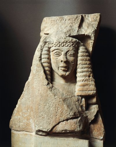 Metopenfragment mit weiblicher Figur, aus Mykene, Griechenland, 7. Jahrhundert v. Chr. (Kalkstein) von Greek