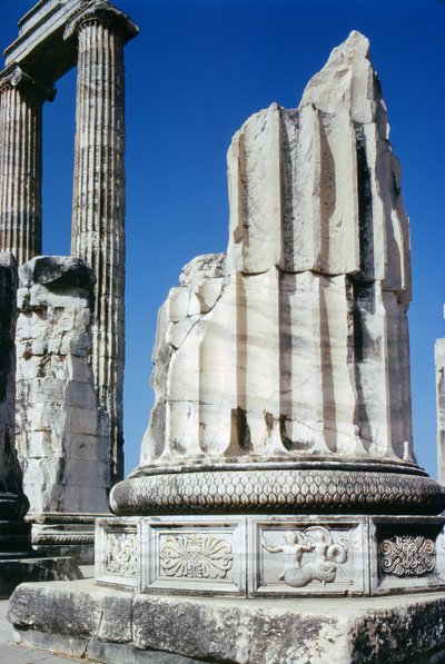 Basis einer Säule im Tempel des Apollo, ca. 300 v. Chr. von Greek School