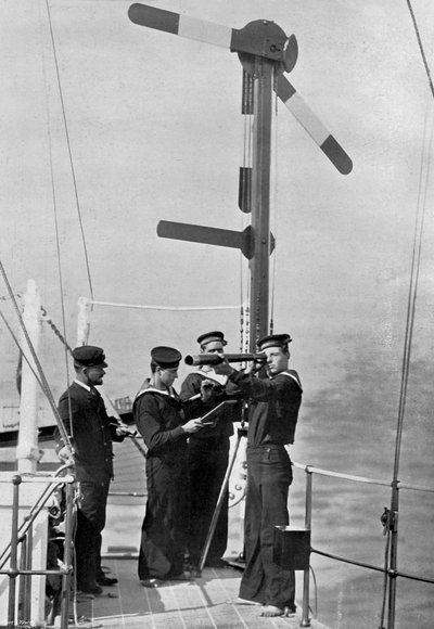 Signalgebung mit Semaphor an Bord der HMS Camperdown von Gregory and Co