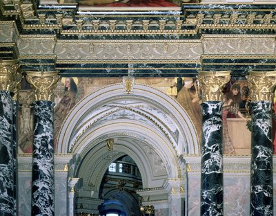 Innenraum des Kunsthistorischen Museums, Wien, mit Bogen und Zwickeldekoration, die Figuren darstellt, die das 14. Jahrhundert in Rom und Venedig repräsentieren, 1890-91 von Gustav Klimt