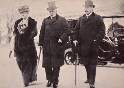 John Pierpont Morgan mit seinem Sohn und seiner Tochter bei der Money Trust Investigation von Harris & Ewing