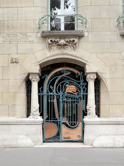 Eingangstür des Castel Beranger, erbaut zwischen 1895 und 1898 im 16. Arrondissement in Paris von Hector Guimard