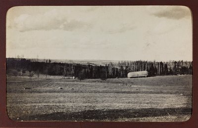 Erster Weltkrieg: Die Ukraine in den Jahren 1914-1916 während der Invasion der deutschen Armee. Militärstruktur auf dem Land (s/w Foto) von Heldenfriedhof Dsessentniki (attr. to)
