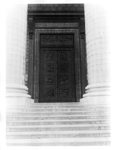 Ansicht der Tür von La Madeleine mit acht Reliefpanelen, die das Dekalog und Szenen aus dem Alten Testament darstellen (Bronze) von Henri Joseph Francois de, baron Triqueti