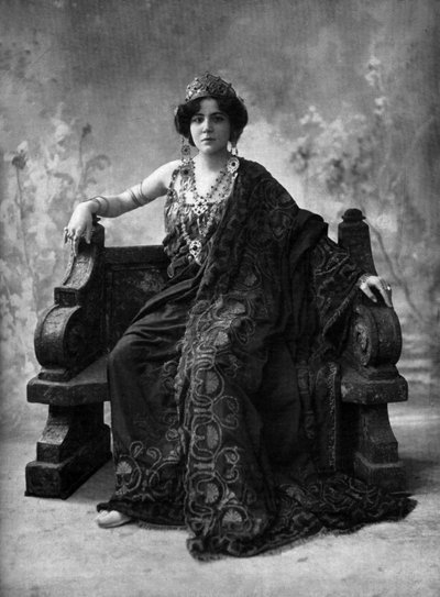 Französische Sopranistin Suzanne Brohly als Klytemnestra in der Oper "Iphigenie en Aulide", Paris, Foto von Henri Manuel aus der französischen Zeitung "Le Theatre" April 1908 von Henri Manuel