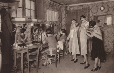 Paris: Hinter den Kulissen eines Modehauses, Mannequins von Henri Manuel