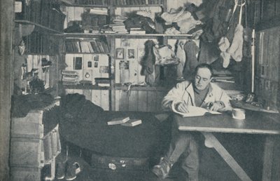 Captain R. F. Scott, R.N., schreibt in sein Tagebuch, ca. 1911 (1936) von Herbert Ponting
