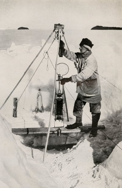 E. W. Nelson mit der Nansen-Petersen isolierten Wasserflasche, um 1911, 1913 von Herbert Ponting