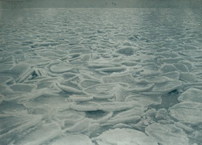 Schweres Pack, in dem das Schiff aufgehalten wurde, 1912, 1913 von Herbert Ponting