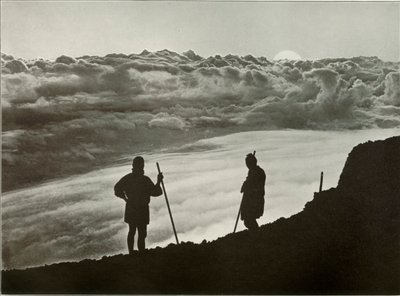 Sonnenuntergang vom Gipfel des Fuji, 1910 von Herbert Ponting