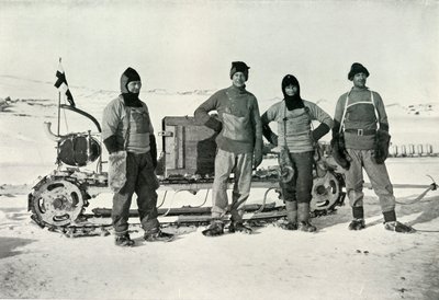 Die Motorparty von links nach rechts - Lashly, B.C. Day, Leutnant Evans, Hooper, Oktober 1911, 1913 von Herbert Ponting