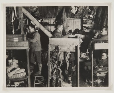 Die Mietskasernen während der Terra Nova Expedition (1910-13) zum Südpol von Herbert Ponting