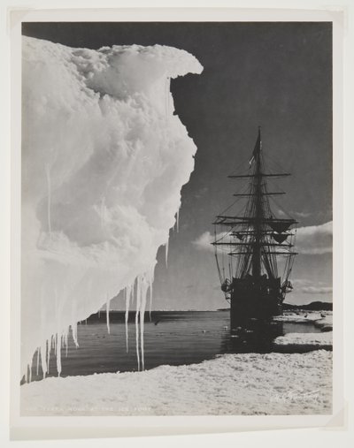 Die Terra Nova am Eisfuß von Herbert Ponting